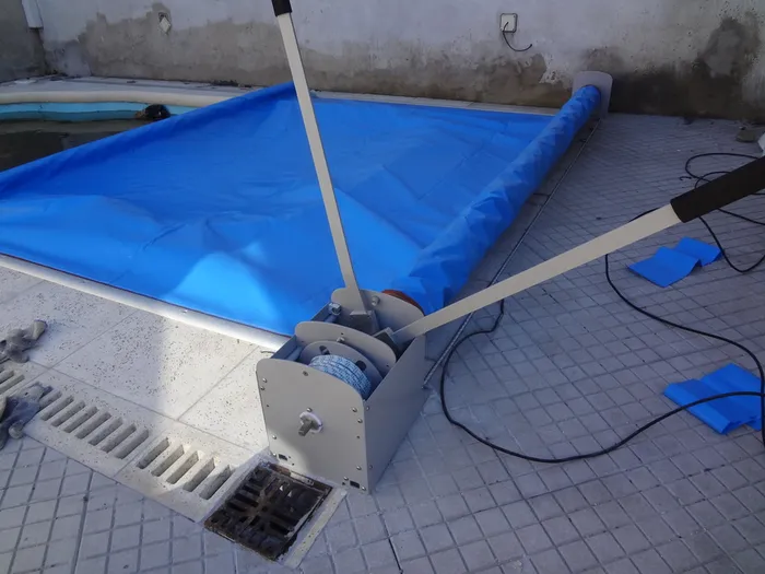 Cubrepiscina Doble Comando 1