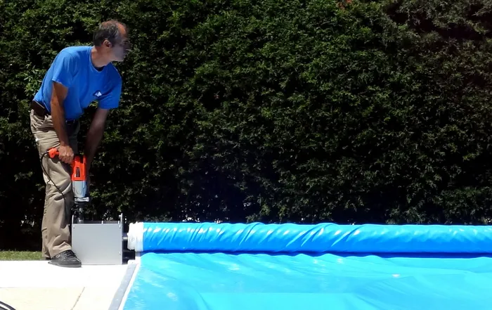 Cubrepiscina Semi Automático a Taladro 1